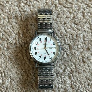 Timex women’s vintage silver stainless steel‎ wavy patterned band bracelet watch